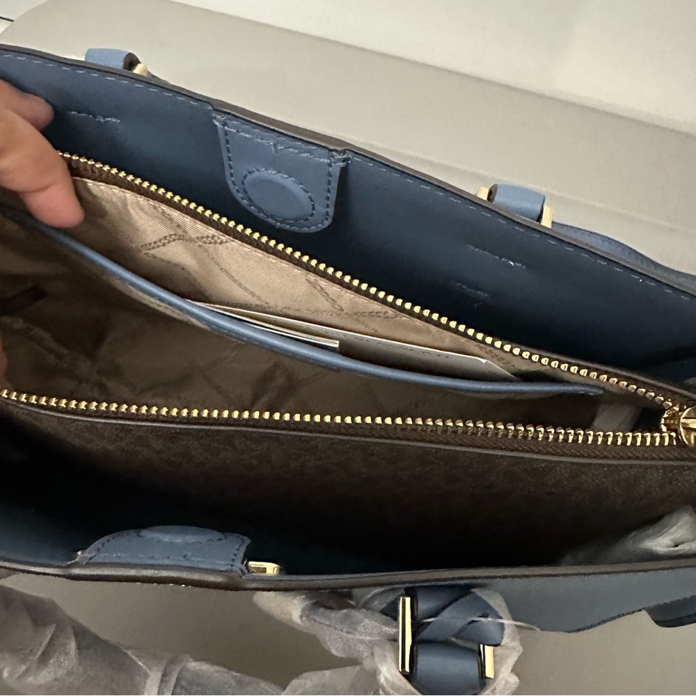 MK 2 in 1 Satchel w/Crossbody - Picture 3 of 4